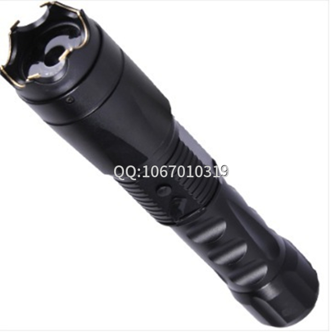 女士防身怎么使用電擊棍比較好？